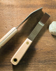 Quality window glazing putty knives for window glazing.